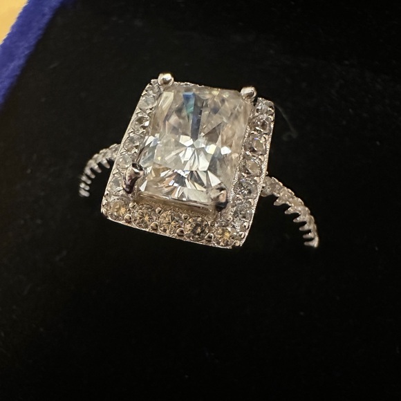 Moissanite radiant cut ring, 2CT, D VVS1, S925. Size 6 - Picture 2 of 3